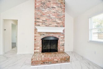 10402 Kirkhall Dr in Houston, TX - Building Photo - Building Photo