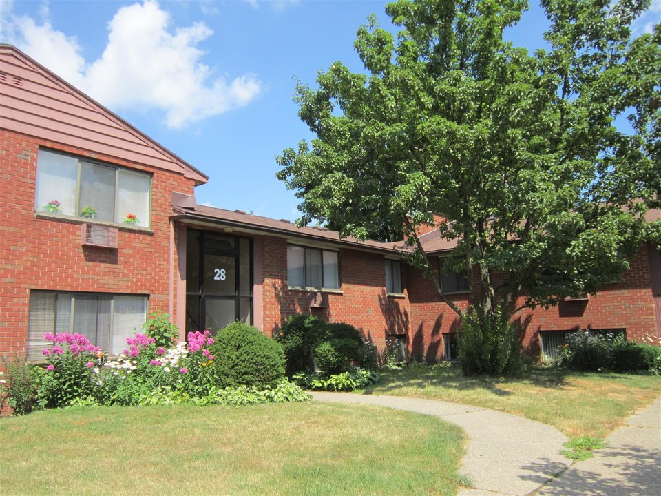 Grecian Gardens Apartments in Rochester, NY - Building Photo