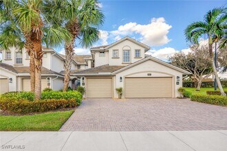 6864 Ascot Dr in Naples, FL - Foto de edificio - Building Photo