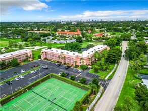 100 Forest Lakes Blvd in Naples, FL - Building Photo - Building Photo