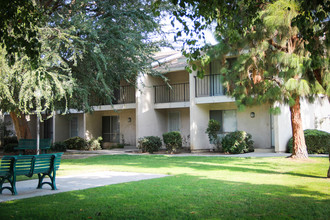 Stockdale Garden Villas in Bakersfield, CA - Building Photo - Building Photo