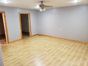 635 Russell Ave in Harriman, TN - Building Photo - Building Photo