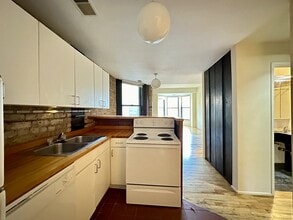 614 W Surf St, Unit K09J in Chicago, IL - Foto de edificio - Building Photo