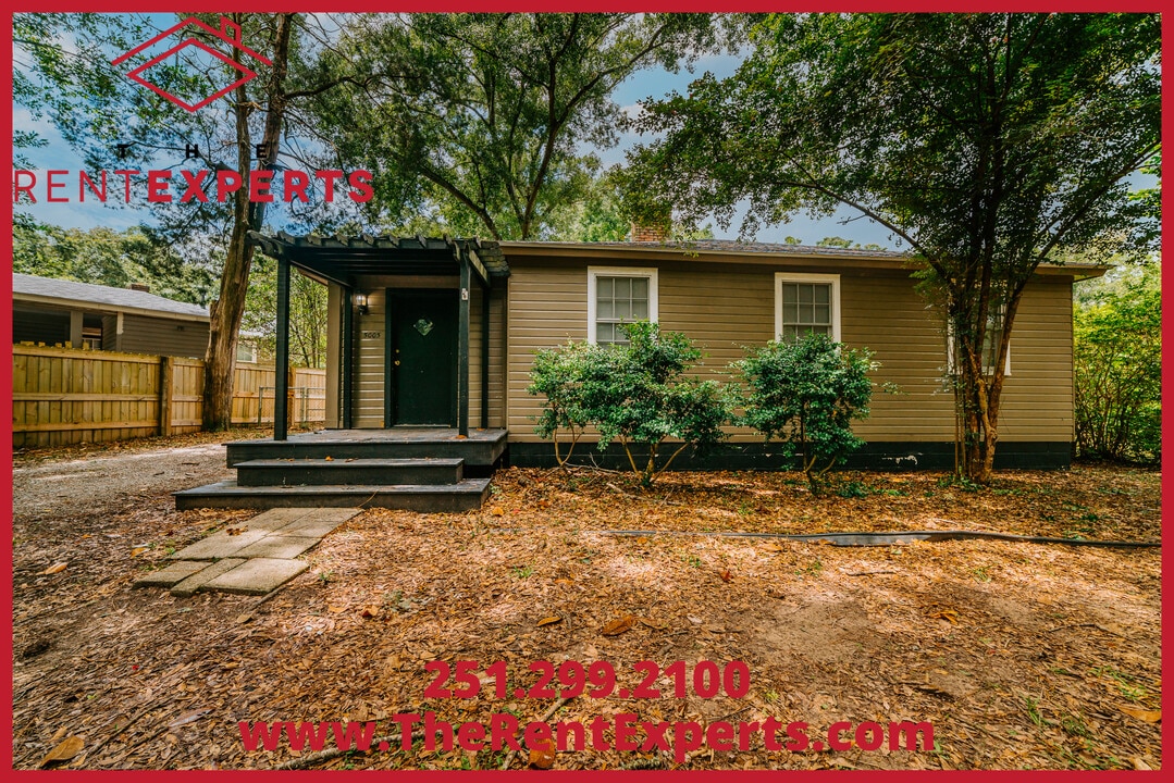 5005 N Hillwood Cir in Mobile, AL - Building Photo