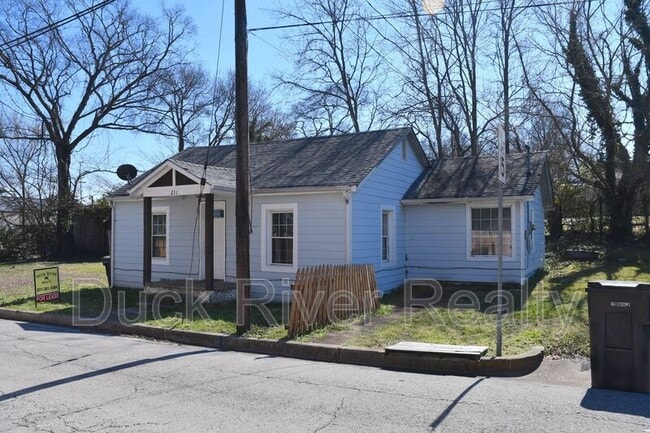 211 W 10th St in Columbia, TN - Building Photo - Building Photo