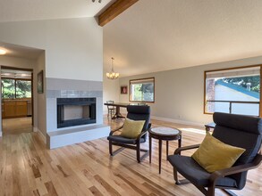 1250 NW 119th Pl in Portland, OR - Building Photo - Building Photo