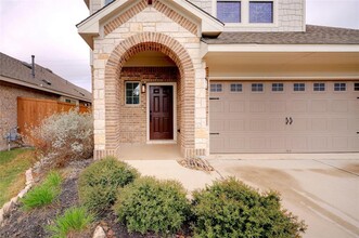 702 Nautical Lp in Kyle, TX - Foto de edificio - Building Photo