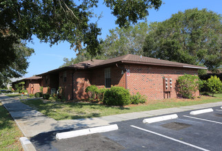 Eustis Sands Apartments in Eustis, FL - Foto de edificio - Building Photo