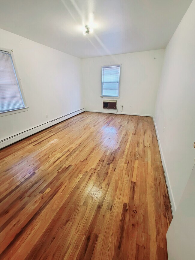 8541-41 Abingdon Rd in Kew Gardens, NY - Building Photo - Building Photo