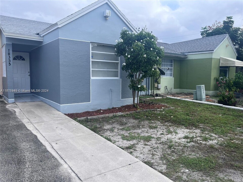 18335 NW 44th Pl in Miami Gardens, FL - Building Photo