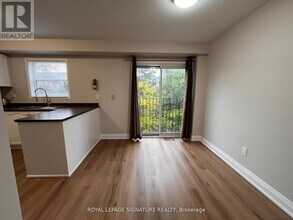 6880 Meadowvale Town Centre Cir in Mississauga, ON - Building Photo - Building Photo