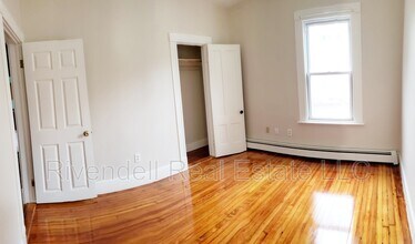 330 Valley St in Windham, CT - Foto de edificio - Building Photo