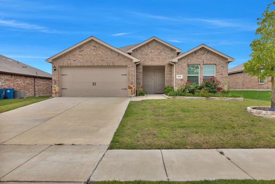 516 Windrow Dr in Royse City, TX - Building Photo