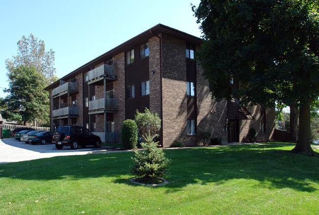 Four Seasons II Apartments in Des Moines, IA - Building Photo - Building Photo