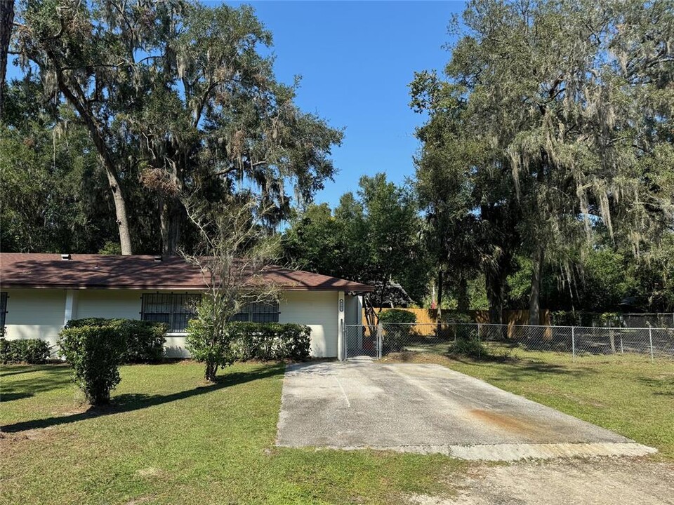 4102 NW 10th St in Gainesville, FL - Building Photo