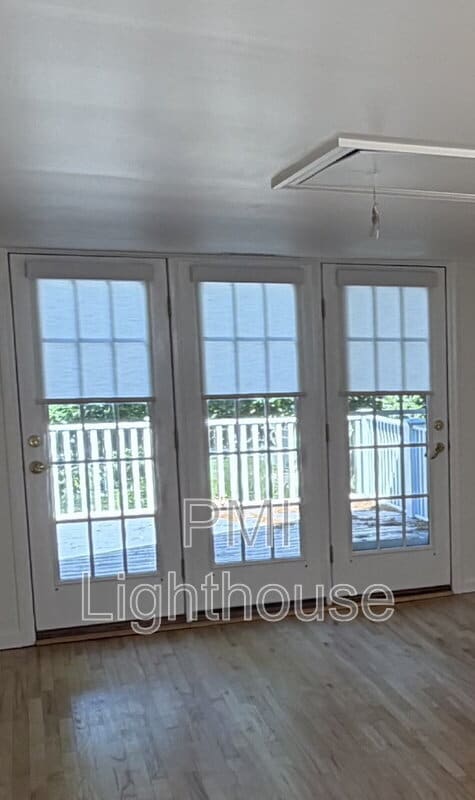 property at 15 Amys Ct