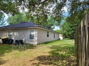 2419 Brian Lakes Dr E in Jacksonville, FL - Building Photo - Building Photo