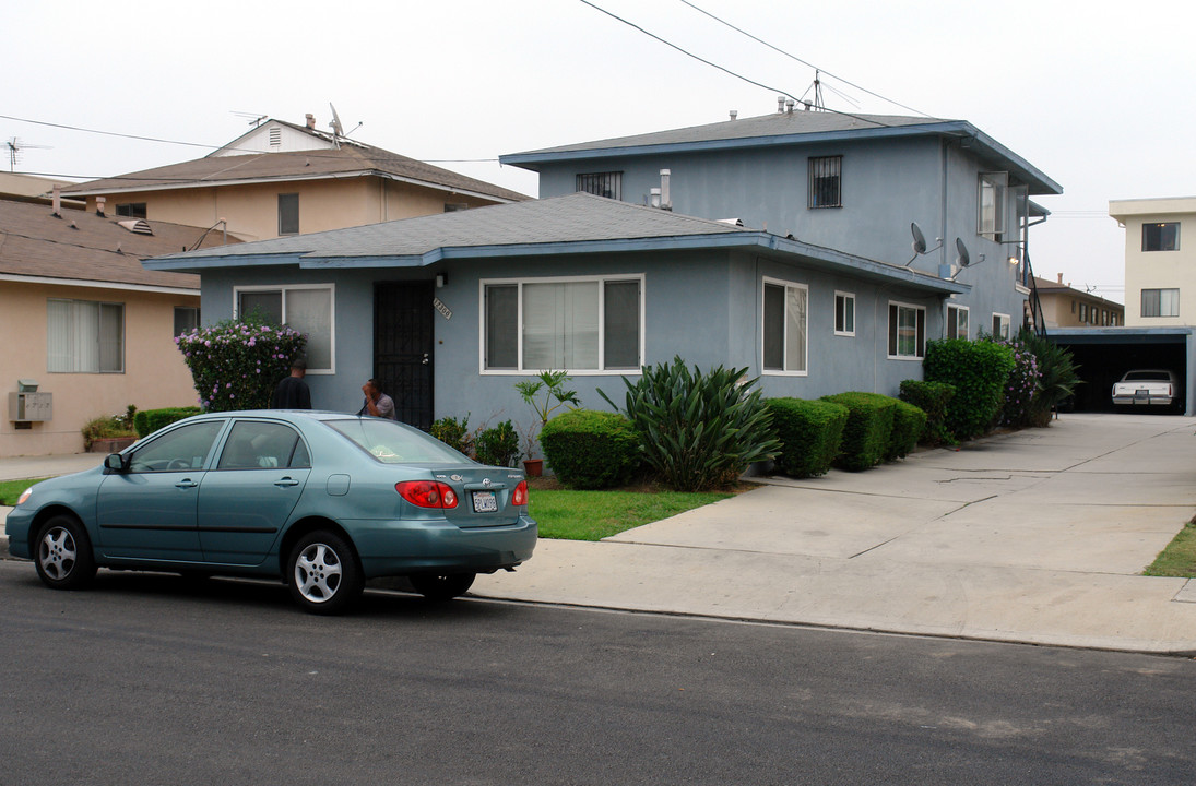 12300 Manor Dr in Hawthorne, CA - Foto de edificio