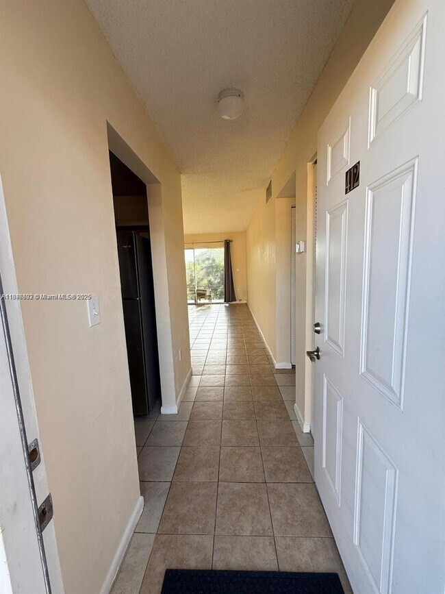365 NE 125th St-Unit -412 in North Miami, FL - Building Photo - Building Photo