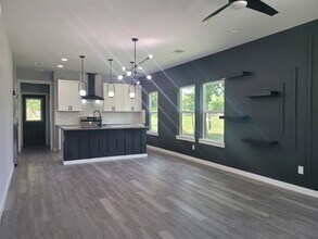 1004 E 10th Ave in Corsicana, TX - Building Photo - Building Photo