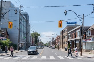 Hillsdale Manor in Toronto, ON - Building Photo - Building Photo