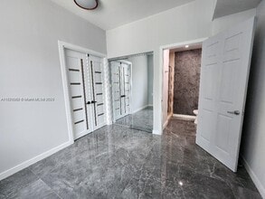 2146 Van Buren St in Hollywood, FL - Foto de edificio - Building Photo