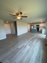 917 Knoll Dr in Norwalk, IA - Building Photo - Building Photo