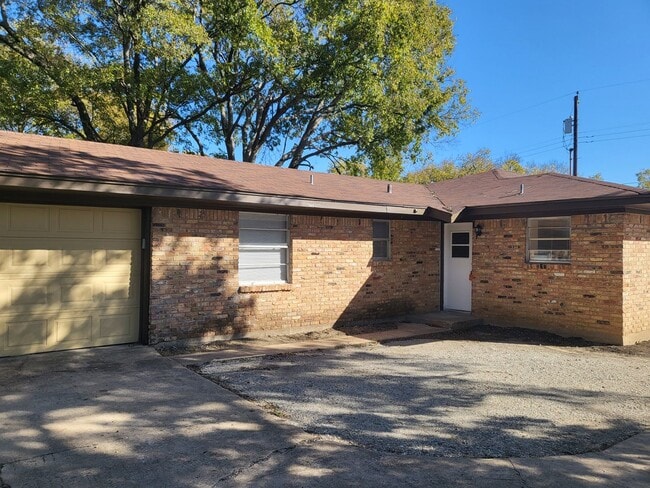 property at 1507 E Wells Ave
