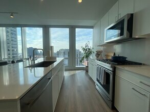 33 W Chicago Ave in Chicago, IL - Building Photo - Building Photo