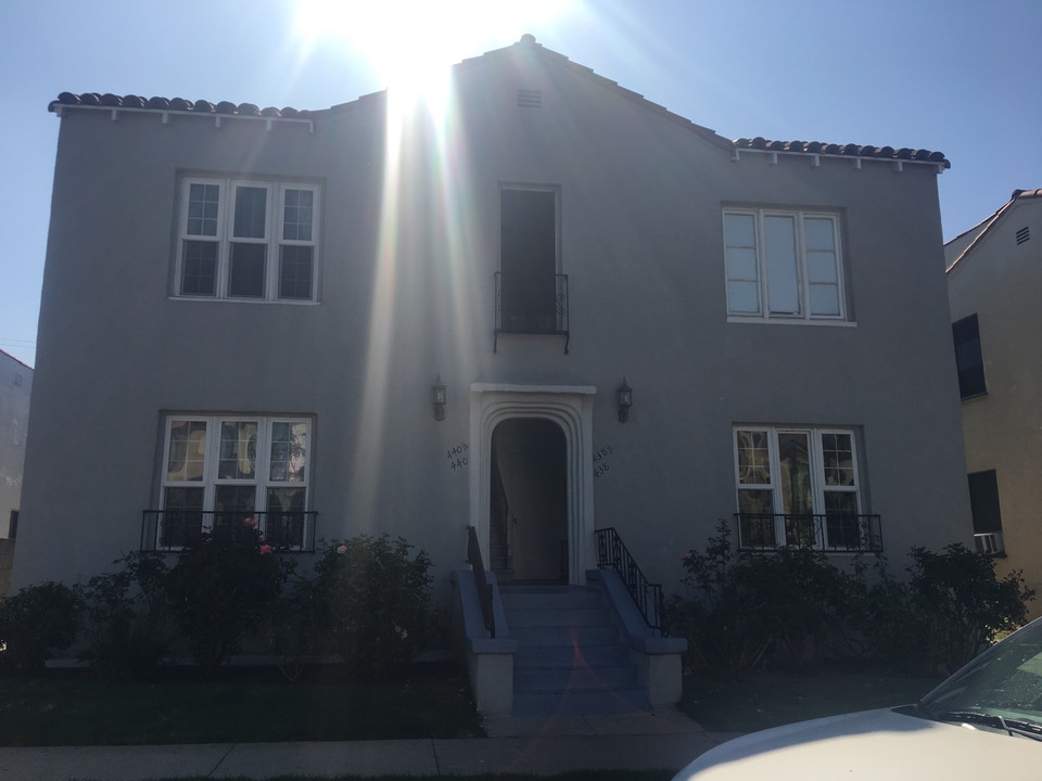 438 N Ogden Dr in Los Angeles, CA - Building Photo