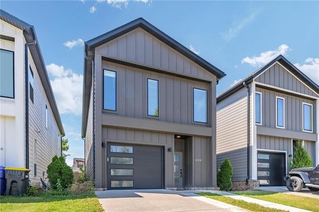 property at 608 W Maple St