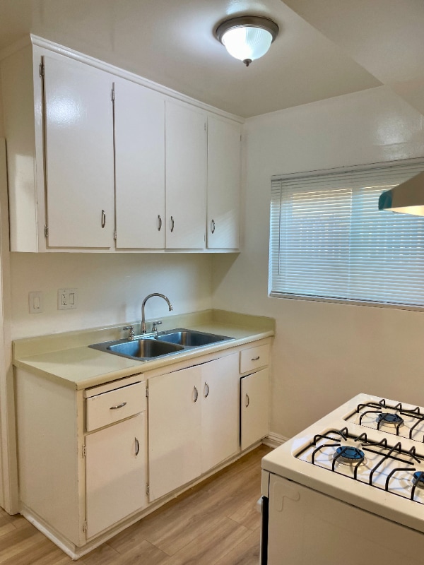 12414 Dunrobin Ave in Downey, CA - Foto de edificio - Building Photo