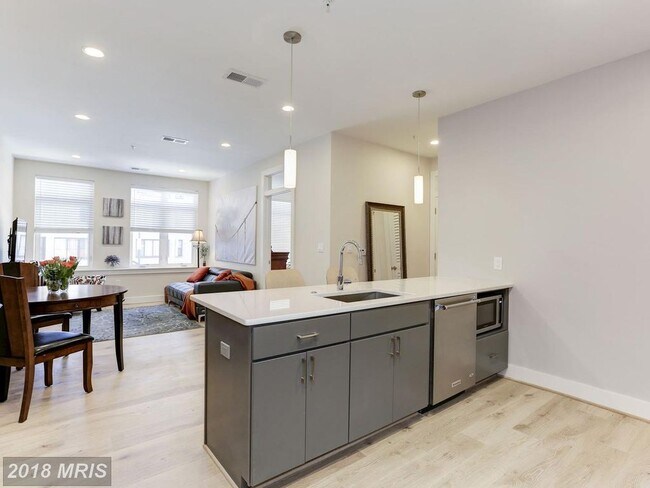 3035 15th St NW, Unit Unit 104 in Washington, DC - Building Photo - Building Photo