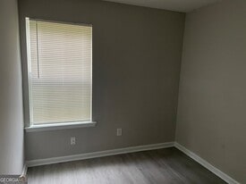 5741 Wellborn Oaks Ct in Lithonia, GA - Building Photo