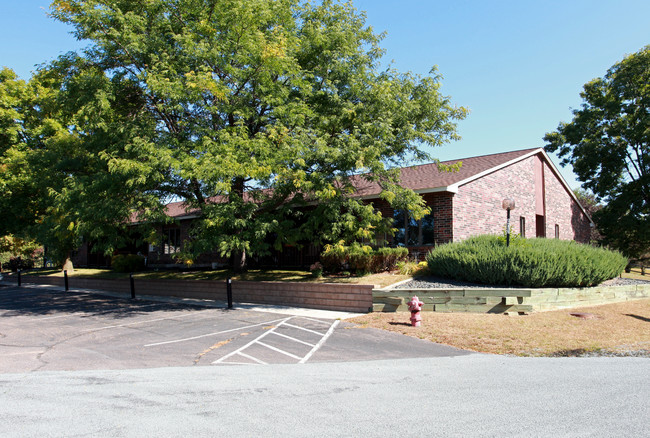 403 2nd Ave E in Osceola, WI - Foto de edificio - Building Photo