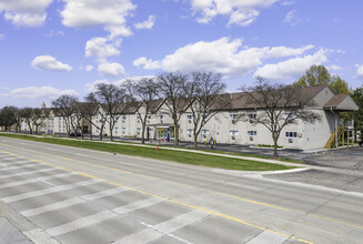 Sterling Troy Apartments in Sterling Heights, MI - Foto de edificio - Building Photo