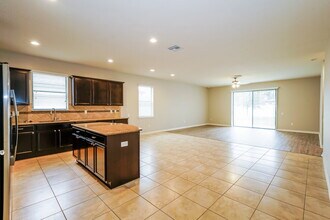 2229 Landside Dr in Valrico, FL - Building Photo - Building Photo