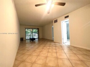 3115 Oakland Shores Dr in Oakland Park, FL - Building Photo - Building Photo
