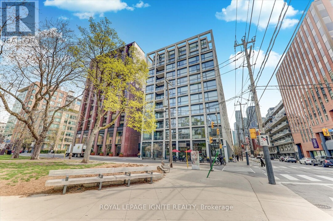 39-739 Brant St in Toronto, ON - Building Photo