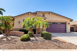 2585 E Carob Dr in Gilbert, AZ - Building Photo - Building Photo