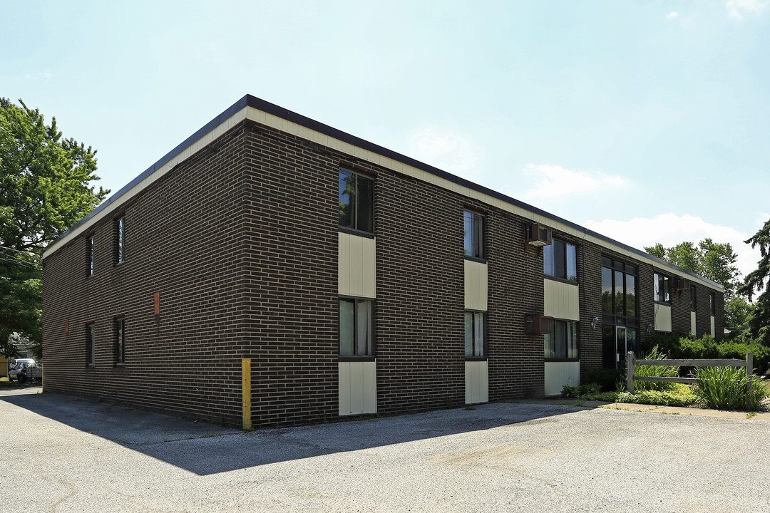 1443 E 328th St in Eastlake, OH - Foto de edificio