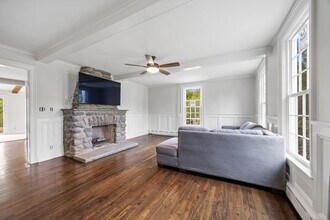 769 Watertown Rd in Middlebury, CT - Foto de edificio - Building Photo