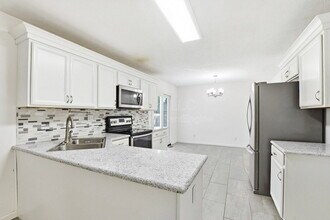 6200 Winding Stream Dr in Louisville, KY - Building Photo - Building Photo