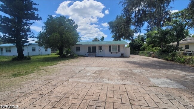 20710 Sandy Ln in Estero, FL - Building Photo - Building Photo