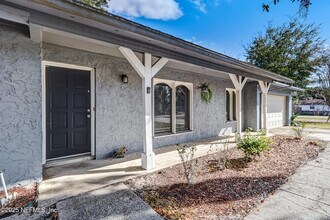 3400 Red Oak Cir in Orange Park, FL - Building Photo - Building Photo