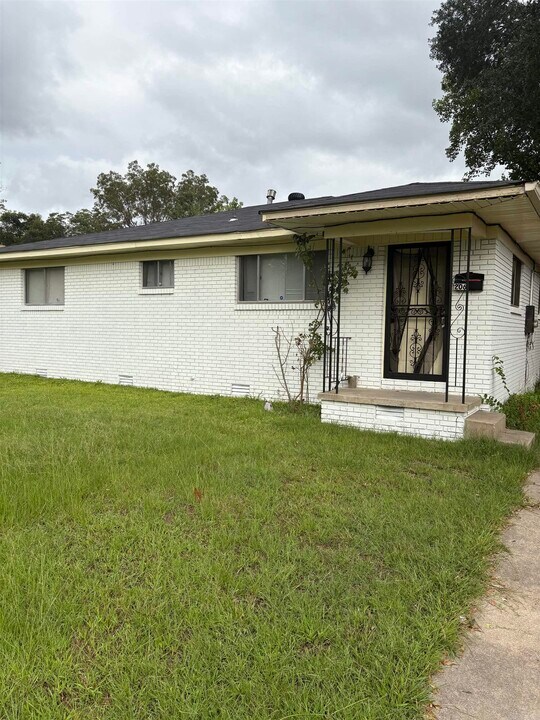 206 Mills St in North Little Rock, AR - Building Photo
