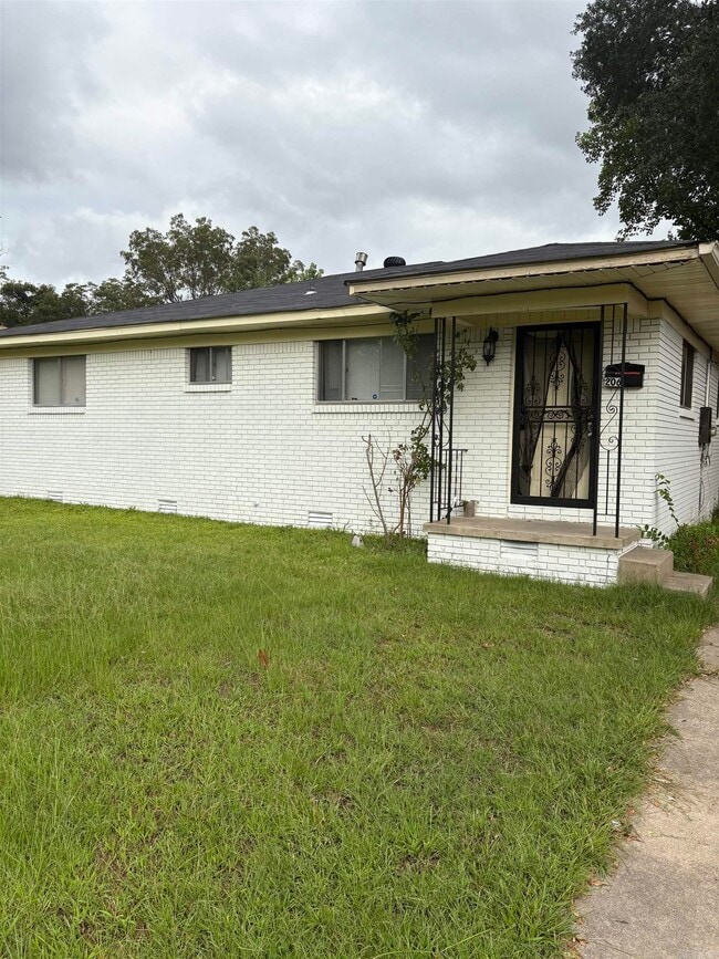 property at 206 Mills St