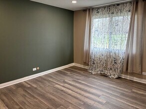 3930 Greenbay Dr in Hanover Park, IL - Building Photo - Building Photo