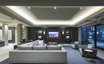 7100 Old Katy Rd in Houston, TX - Building Photo - Building Photo