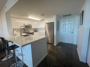 3000 Coral Way, Unit 609 in Coral Gables, FL - Building Photo - Building Photo